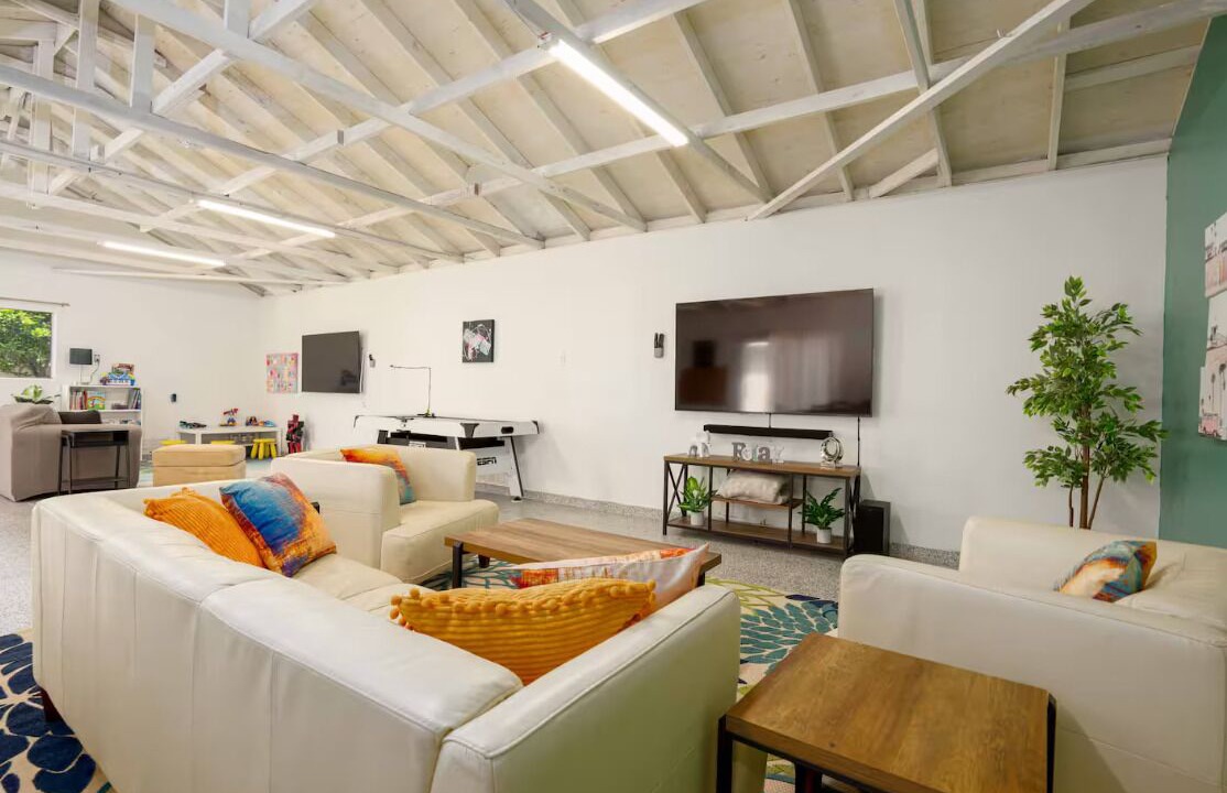 Photo of Livingroom in Midway City