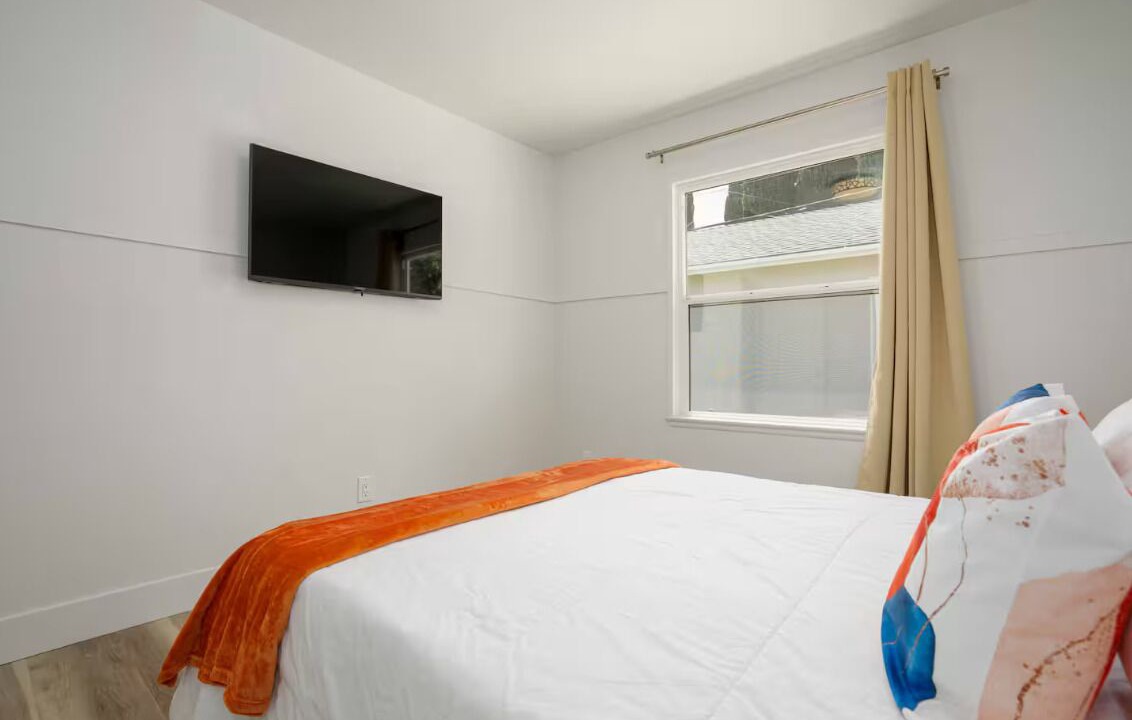 Photo of Bedroom in Midway City