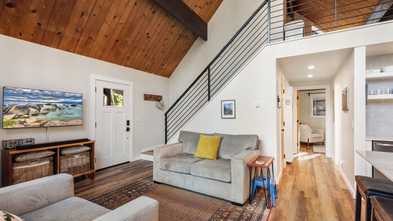 Photo of Livingroom in Tahoma