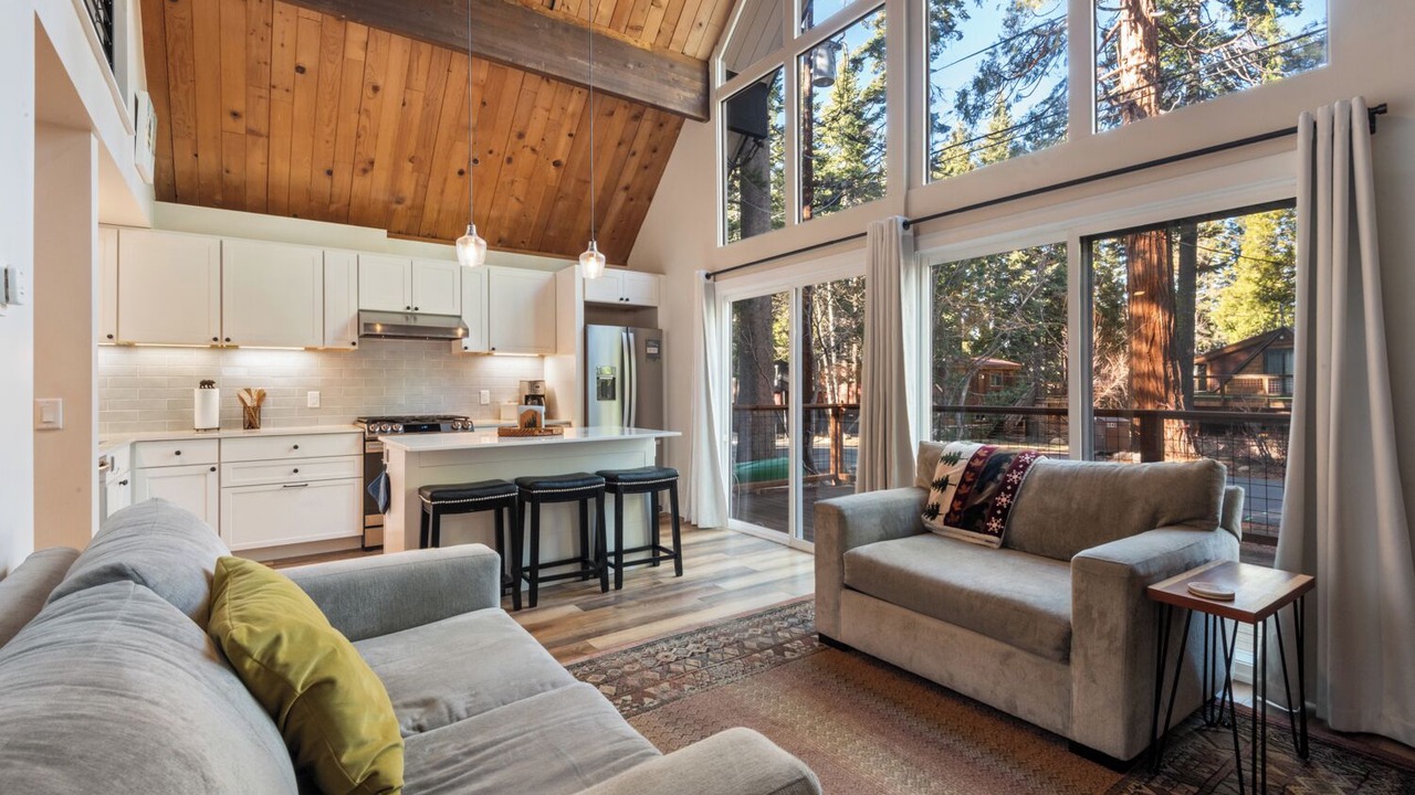 Photo of Livingroom in Tahoma
