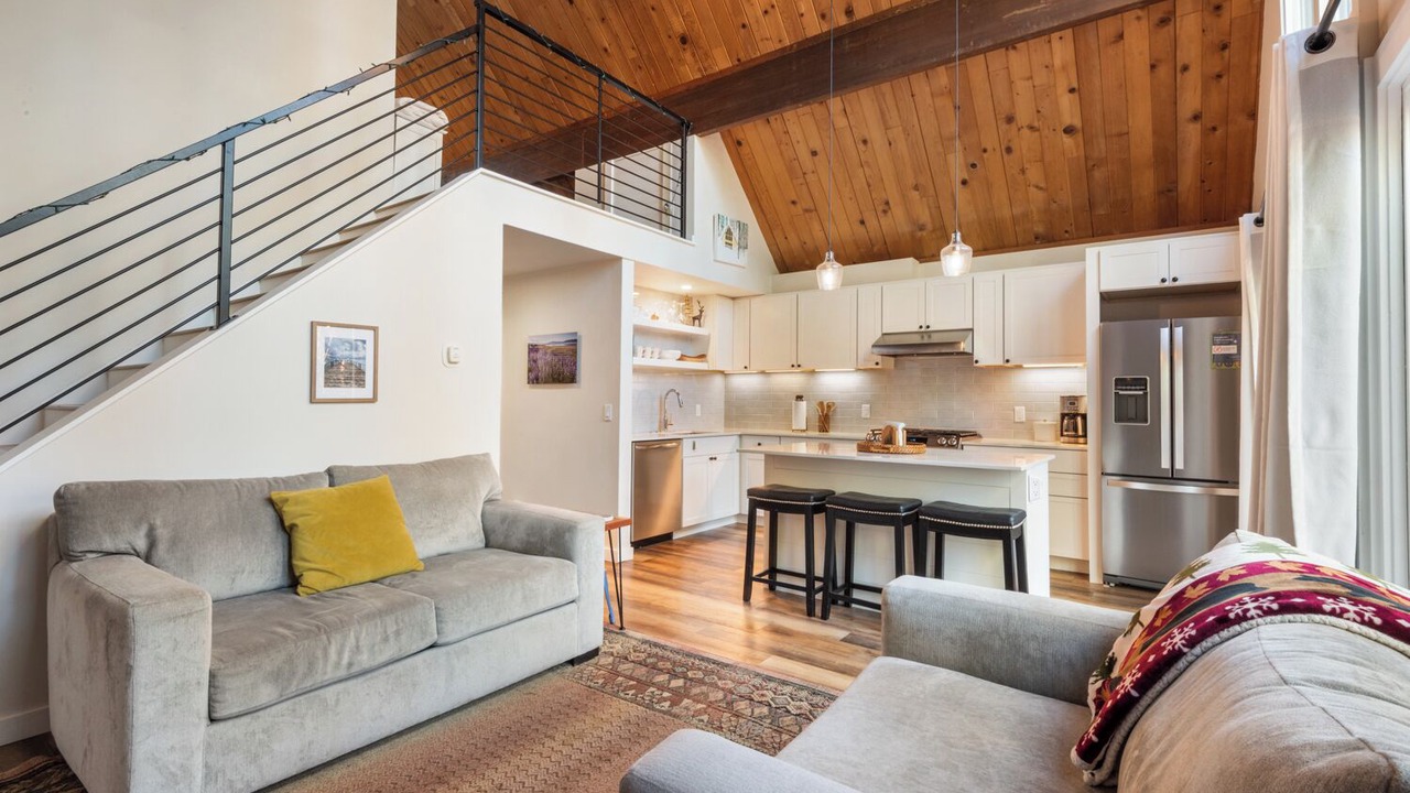 Photo of Livingroom in Tahoma