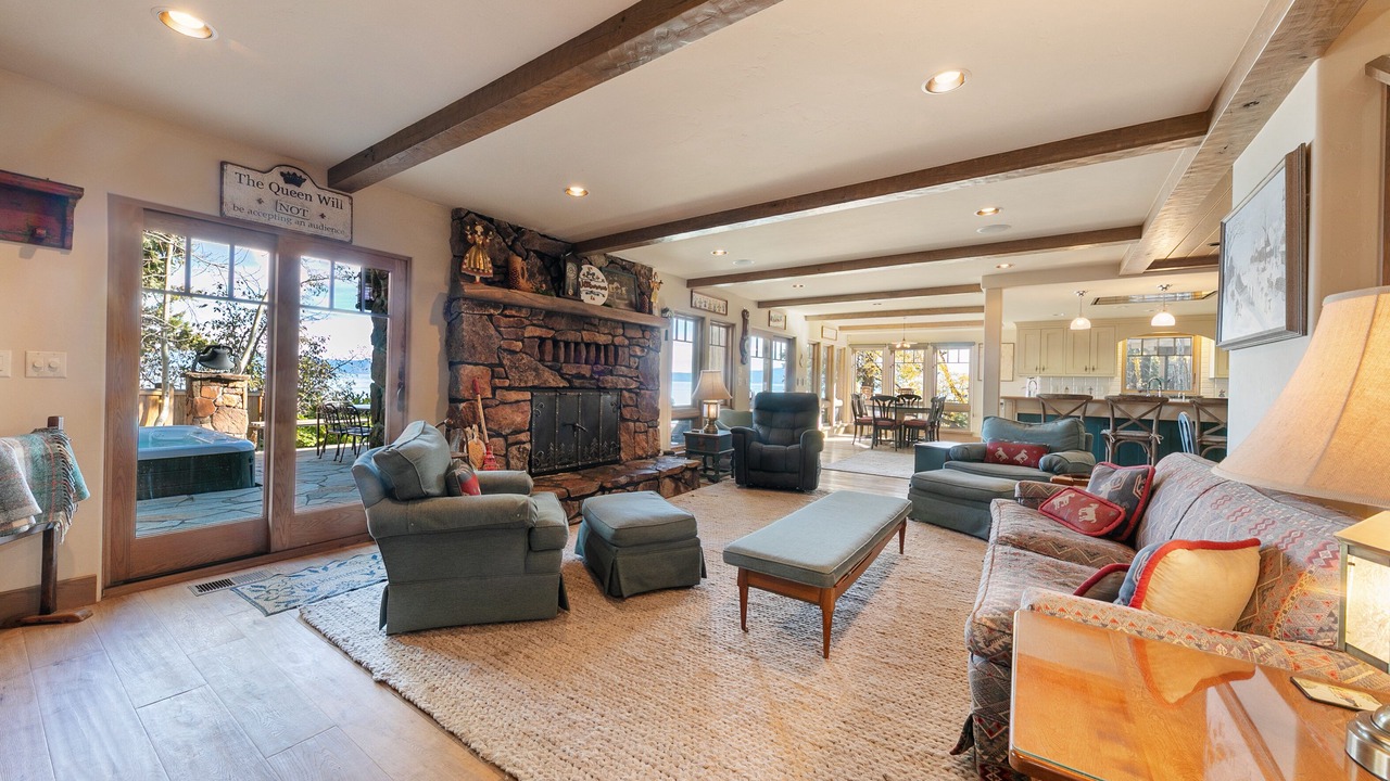 Photo of Livingroom in Tahoma