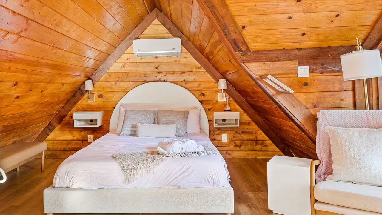 Photo of Bedroom in Crestline