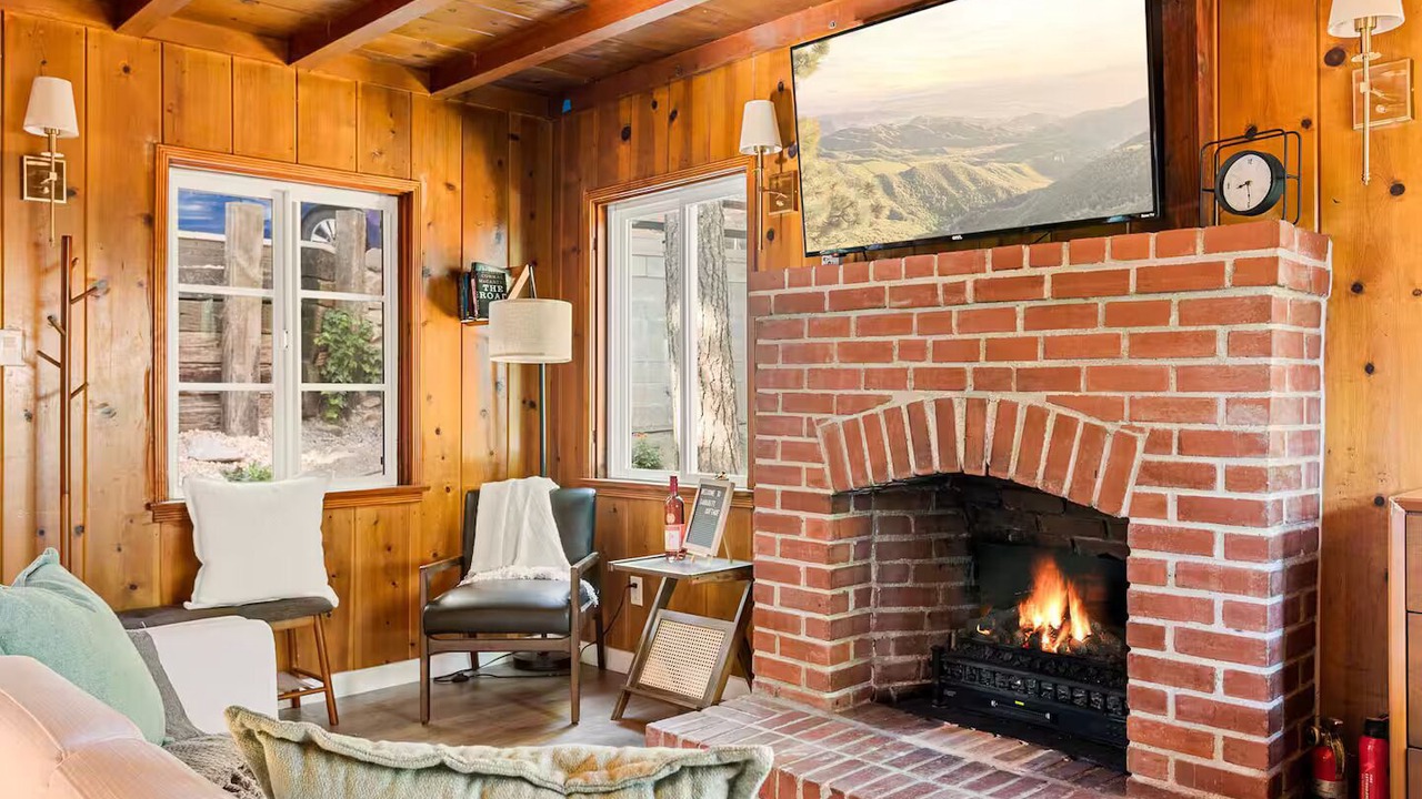 Photo of Livingroom in Crestline