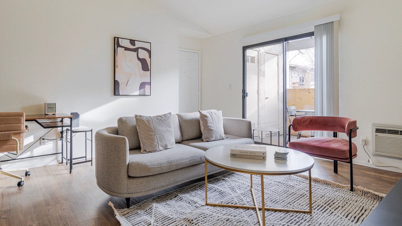 Photo of Livingroom in Shoreline West