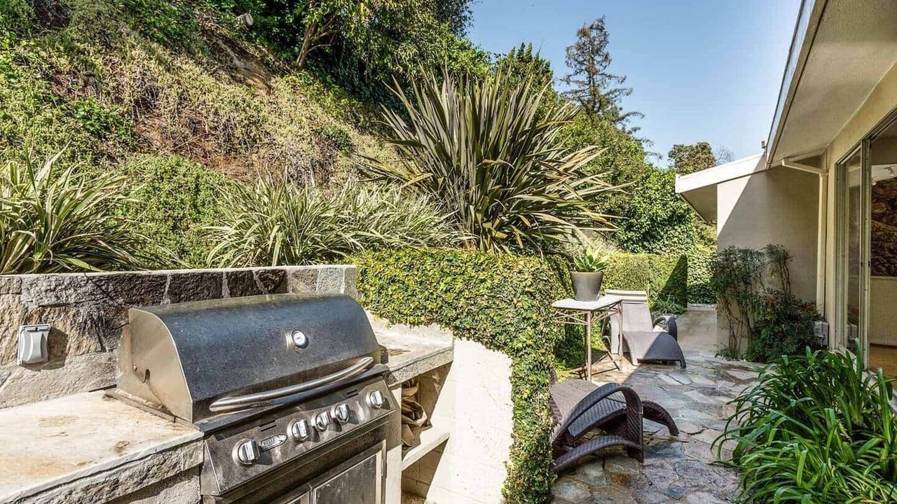 Photo of Others in Hollywood Hills West