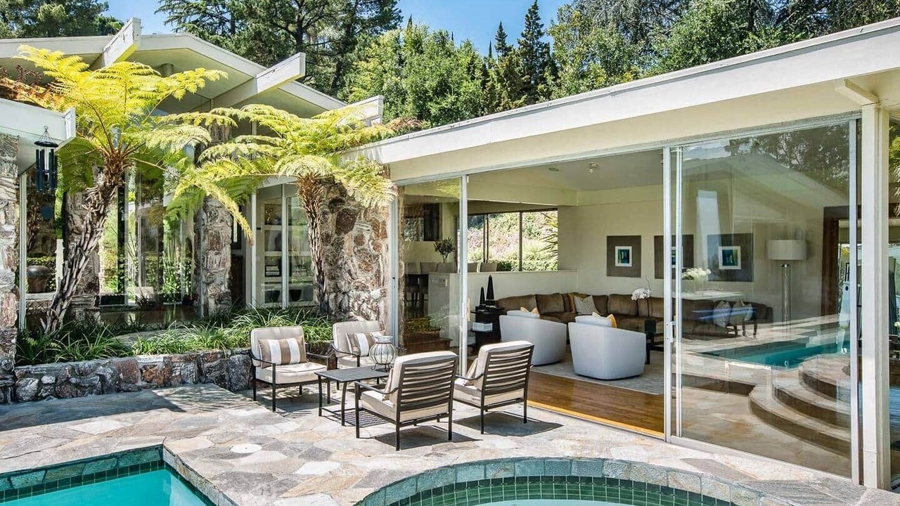Photo of Outdoor in Hollywood Hills West