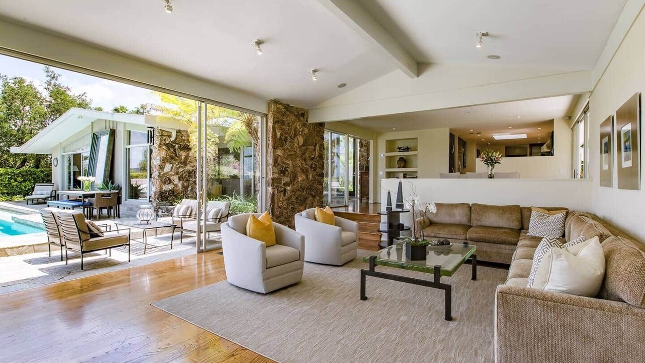 Photo of Livingroom in Hollywood Hills West