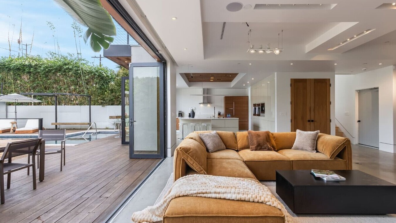 Photo of Livingroom in West Los Angeles