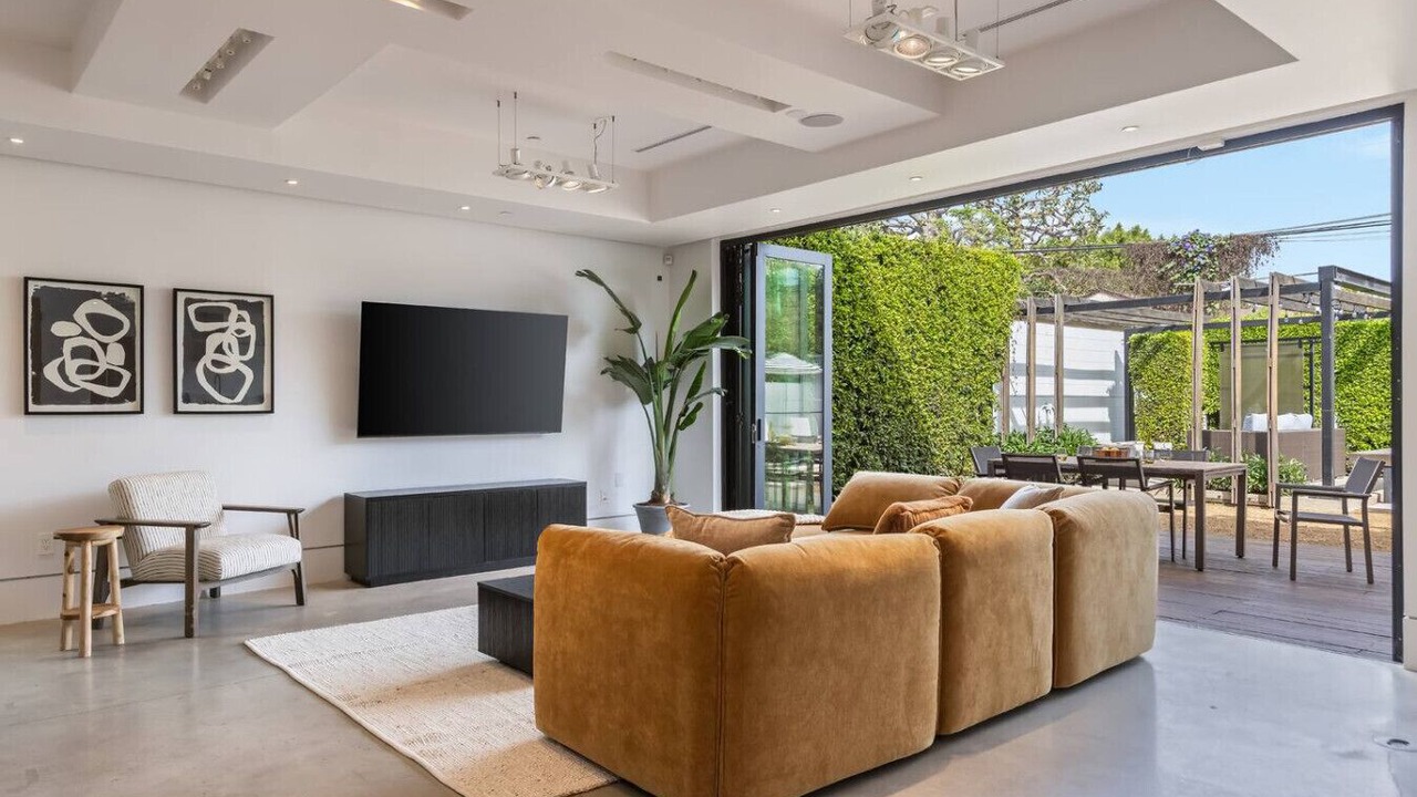Photo of Livingroom in West Los Angeles