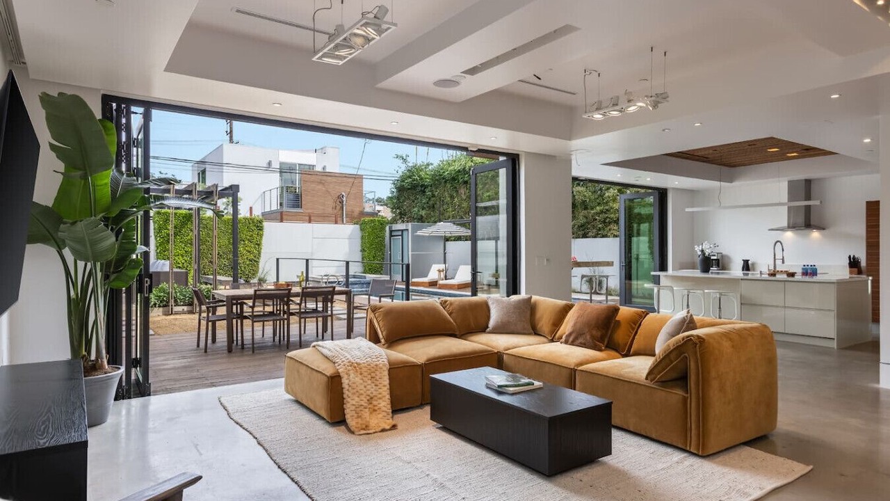 Photo of Livingroom in West Los Angeles