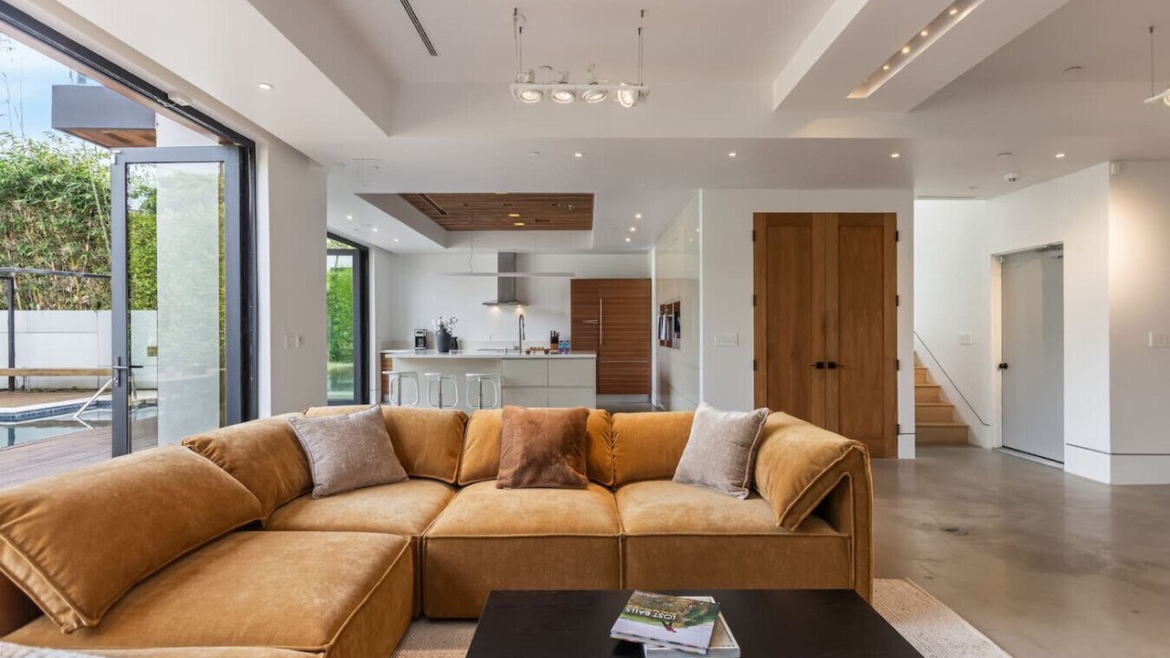 Photo of Livingroom in West Los Angeles