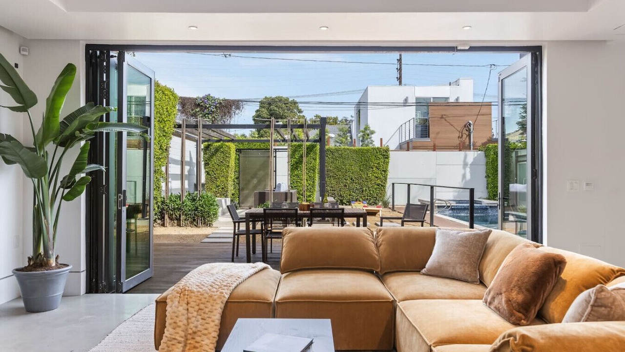 Photo of Livingroom in West Los Angeles