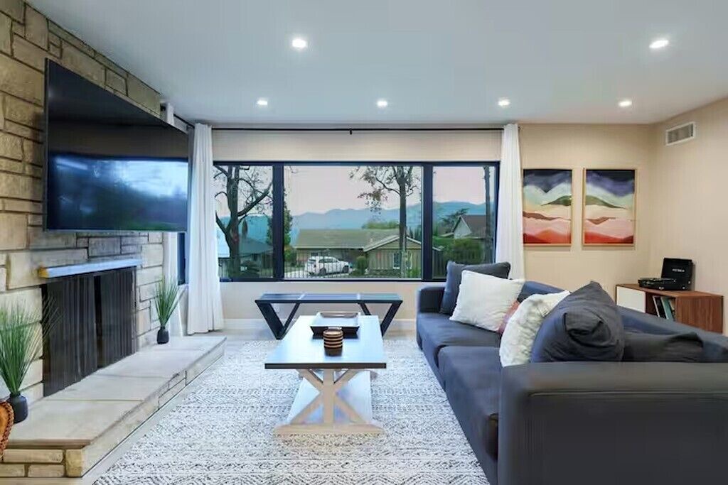 Photo of Livingroom in Crescenta Highlands