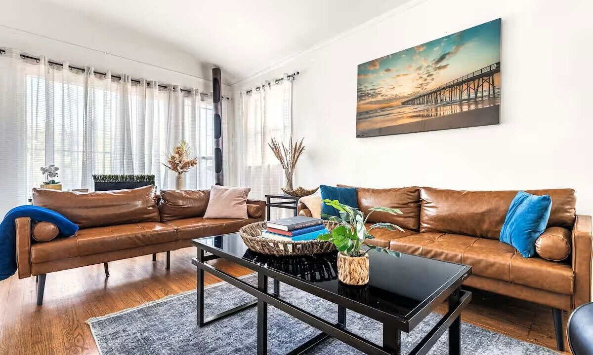 Photo of Livingroom in Fairfax District
