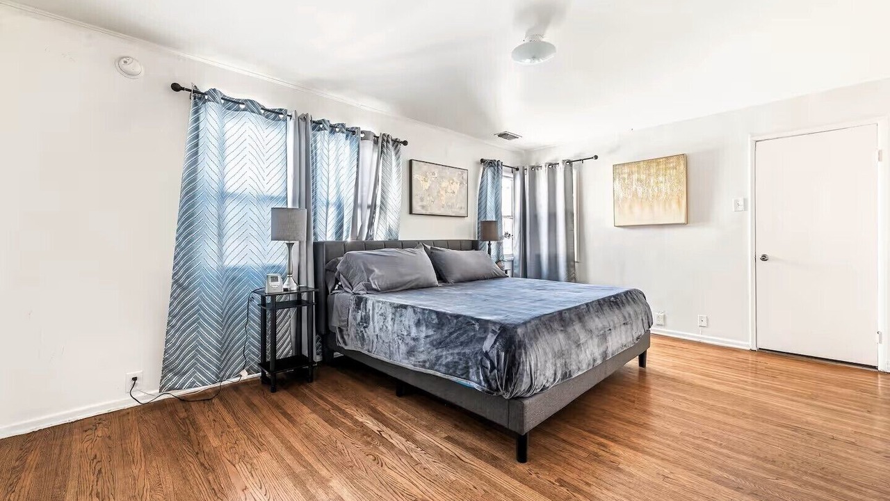 Photo of Bedroom in Fairfax District