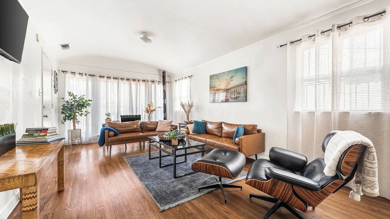 Photo of Livingroom in Fairfax District