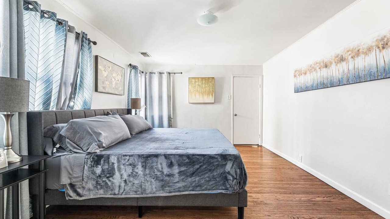 Photo of Bedroom in Fairfax District