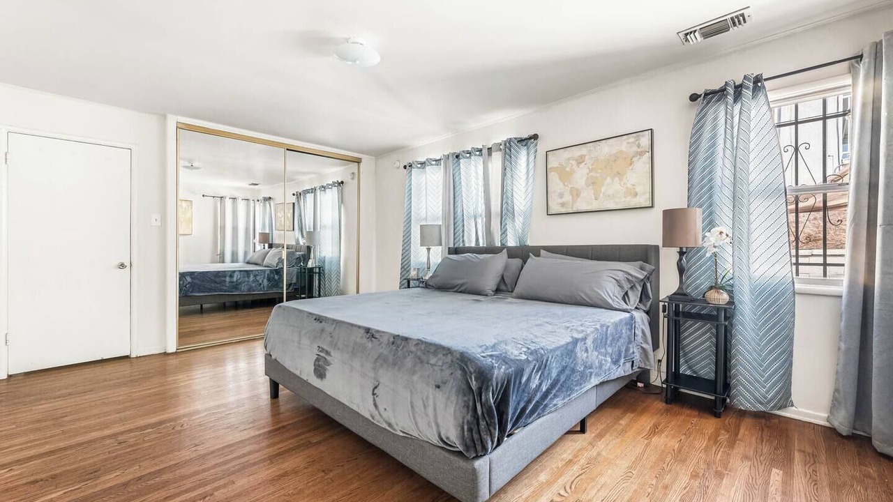 Photo of Bedroom in Fairfax District