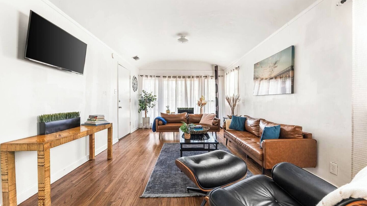 Photo of Livingroom in Fairfax District