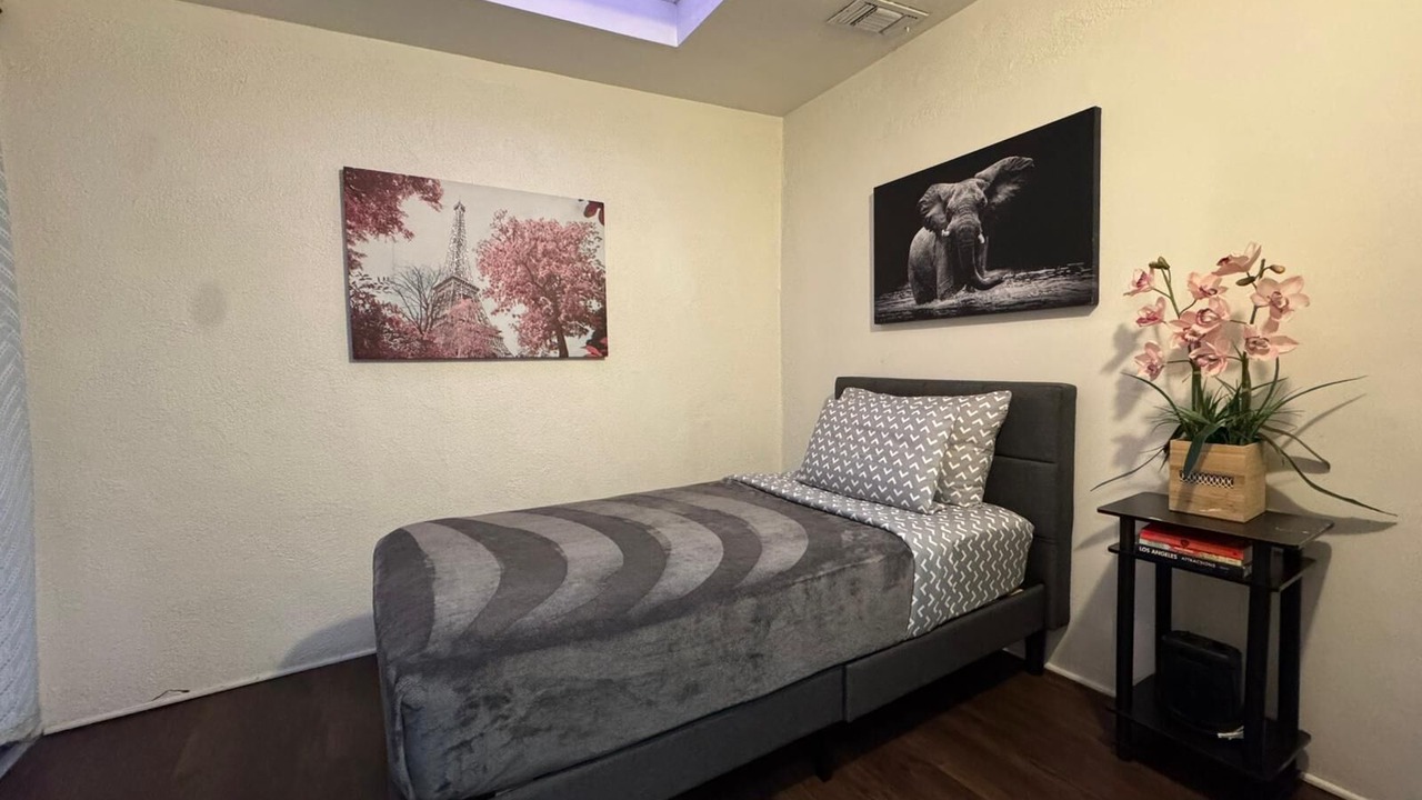 Photo of Bedroom in Fairfax District