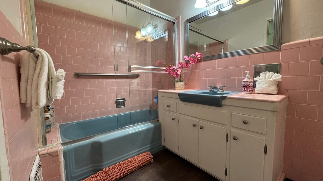 Photo of Bathroom in Fairfax District