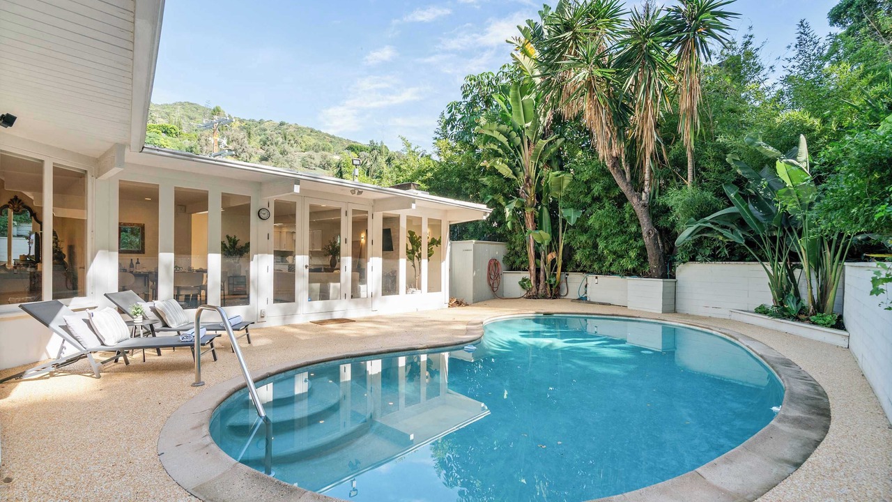 Photo of Bedroom in Beverly Glen