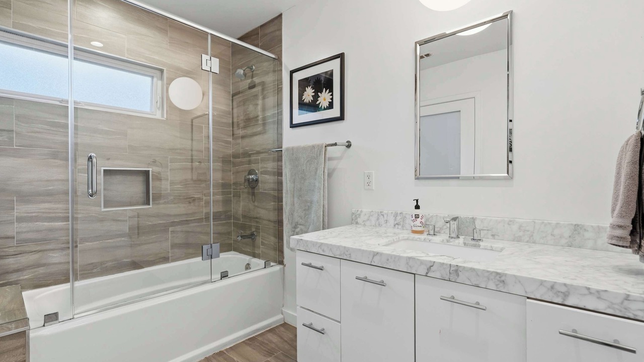 Photo of Bathroom in Mar Vista