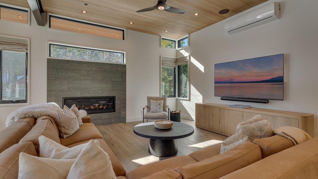 Photo of Livingroom in Tahoma