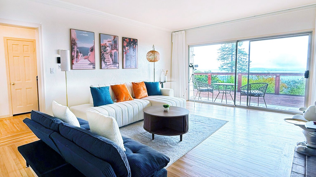 Photo of Livingroom in Berkeley Hills