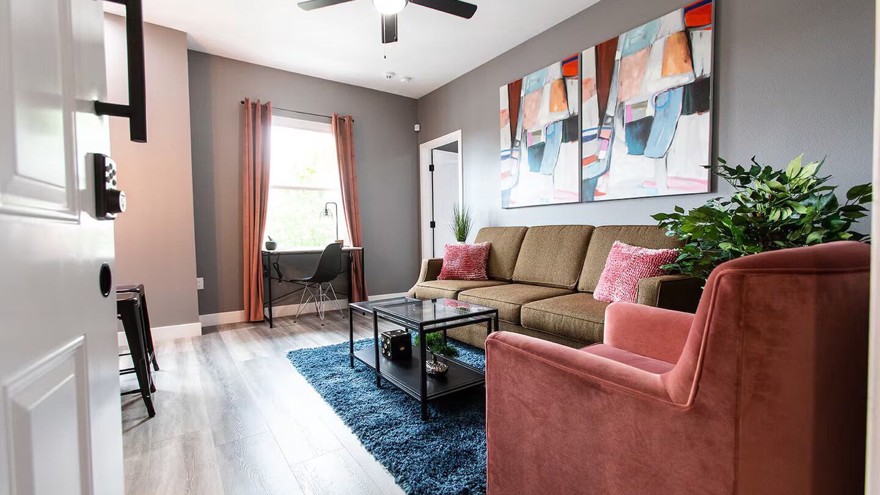 Photo of Livingroom in University Heights
