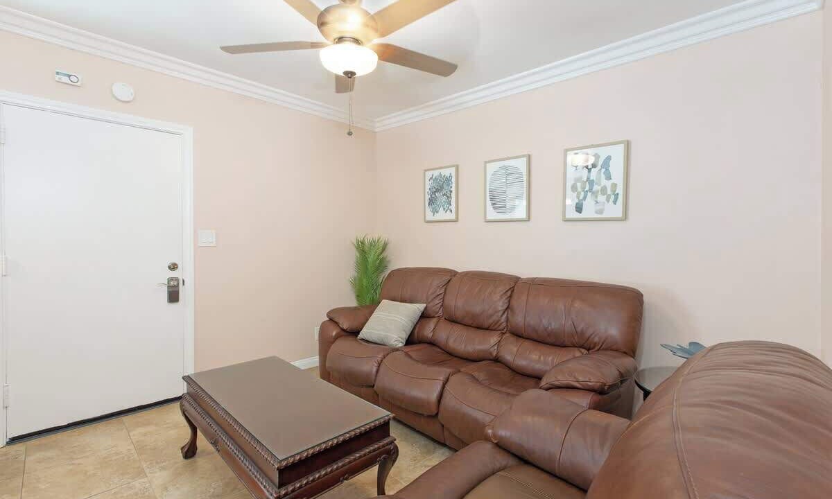 Photo of Livingroom in North Pacific Beach