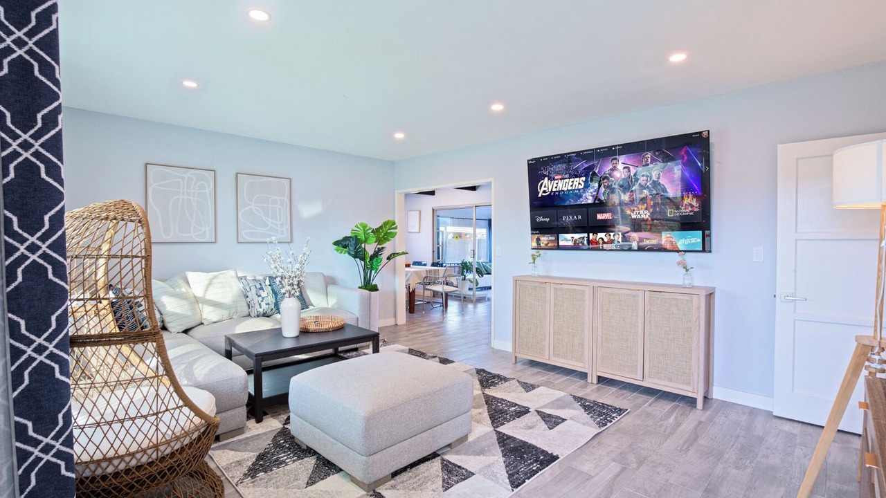 Photo of Livingroom in Midway City