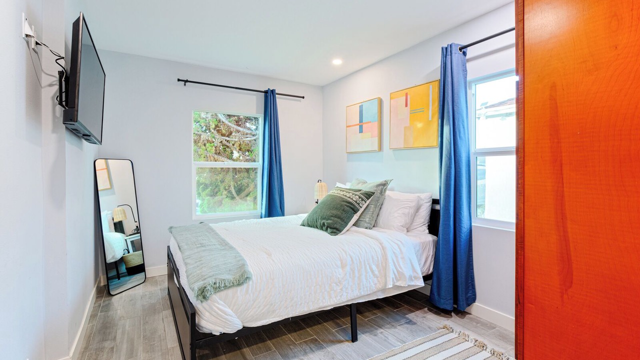 Photo of Bedroom in Midway City