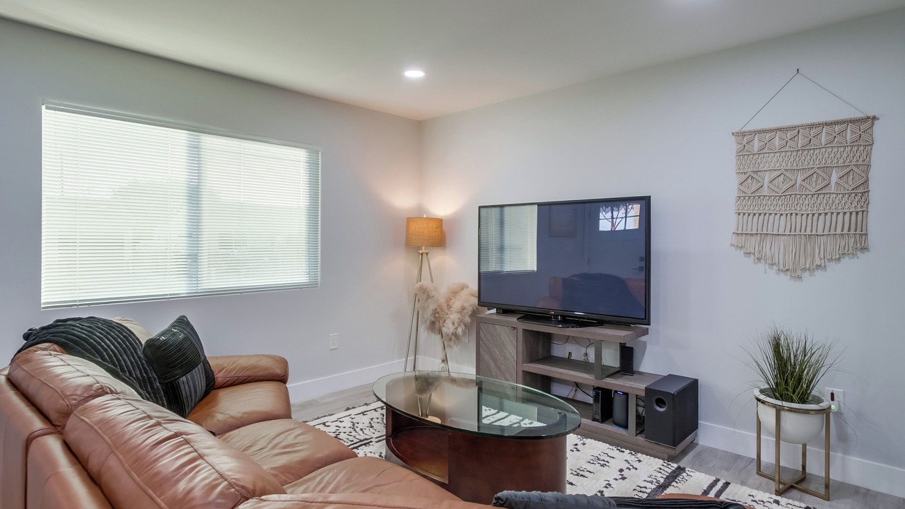 Photo of Livingroom in Bay Park