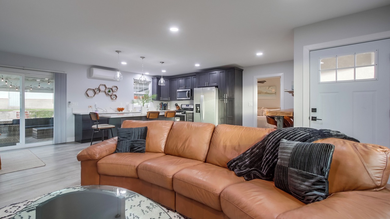 Photo of Livingroom in Bay Park