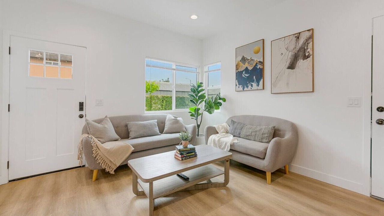 Photo of Livingroom in Midway City