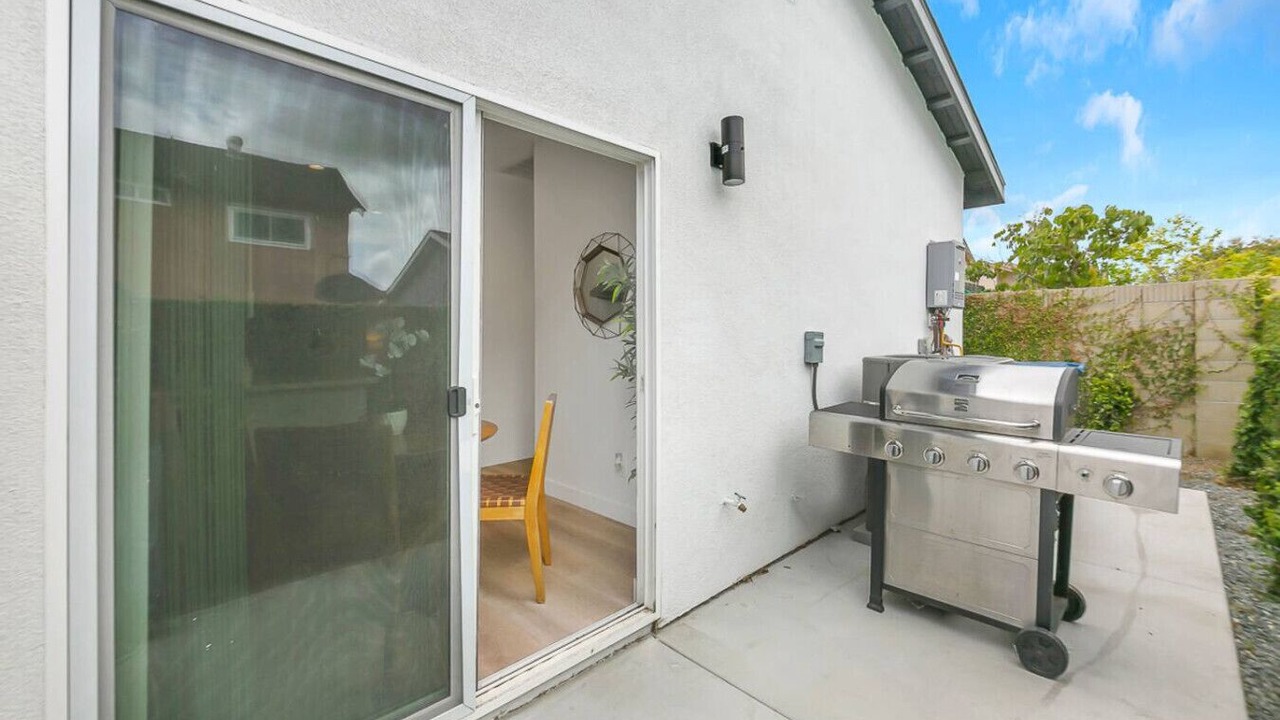 Photo of Patio Balcony in Midway City