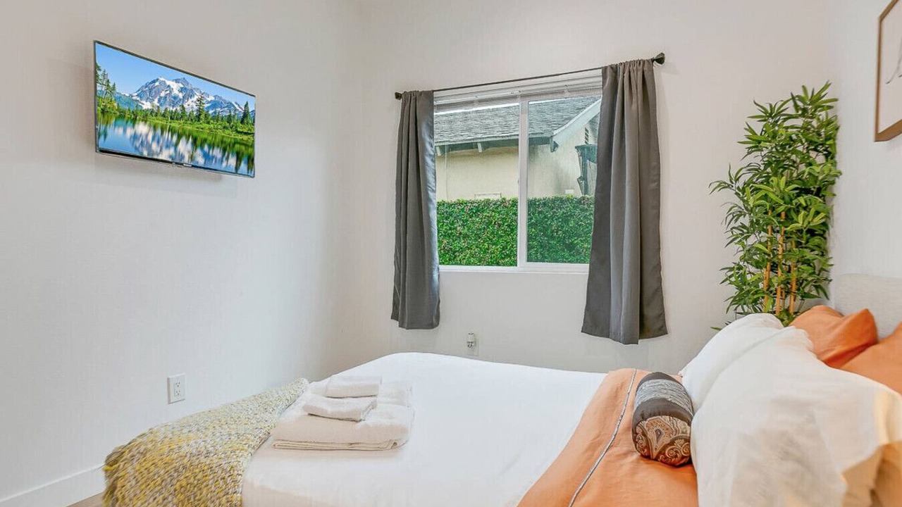 Photo of Bedroom in Midway City