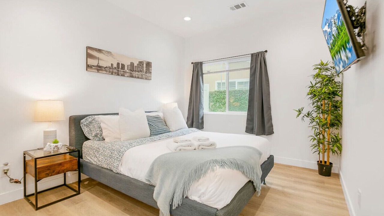 Photo of Bedroom in Midway City
