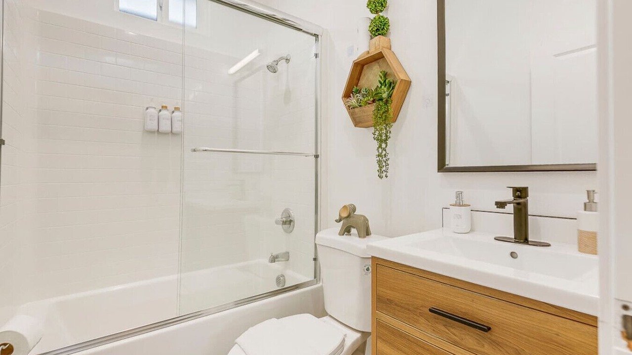 Photo of Bathroom in Midway City