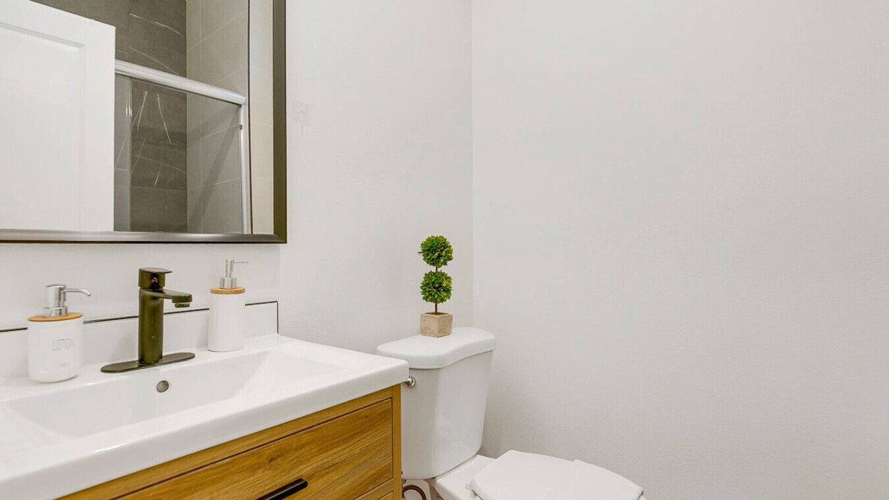 Photo of Bathroom in Midway City