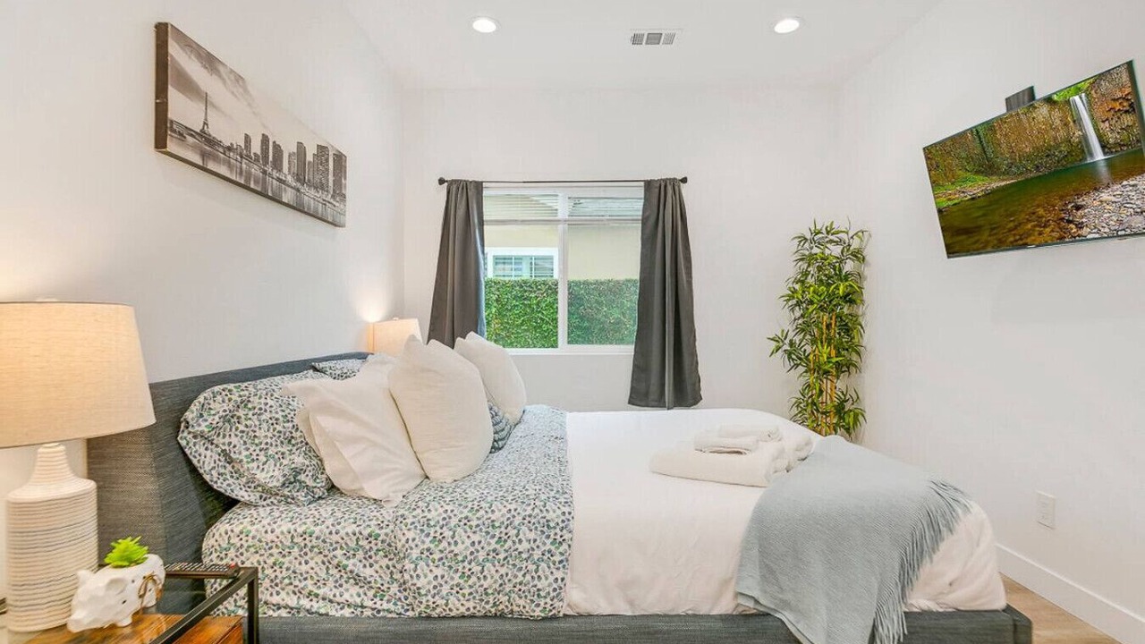 Photo of Bedroom in Midway City
