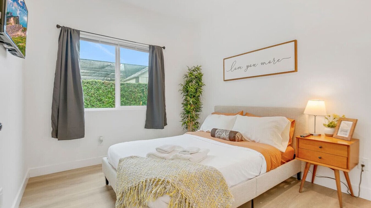 Photo of Bedroom in Midway City
