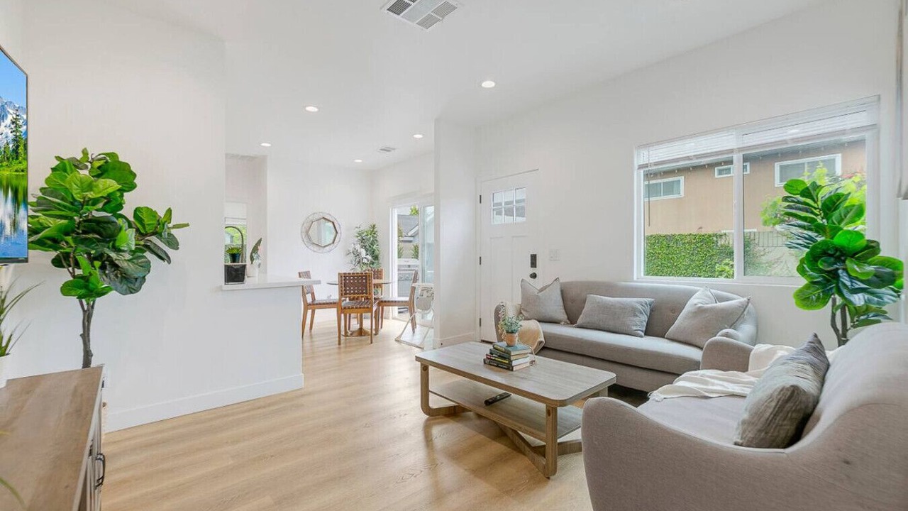 Photo of Livingroom in Midway City