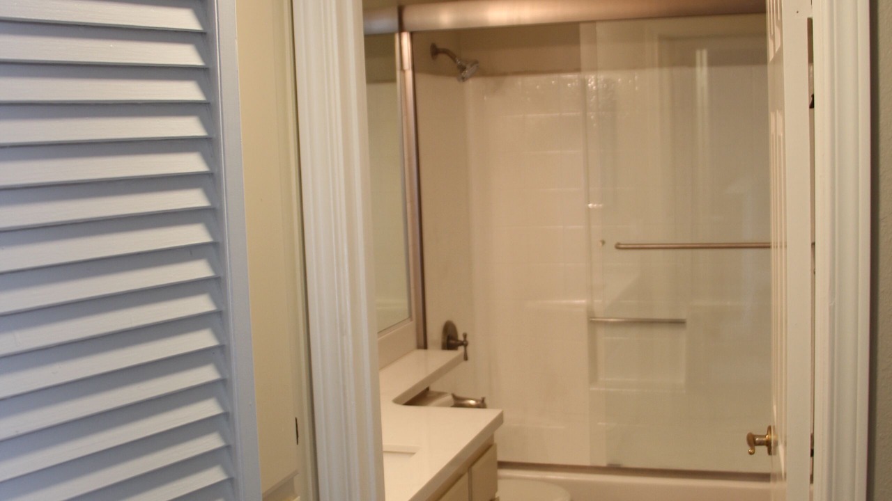Photo of Bathroom in Lamanda Park