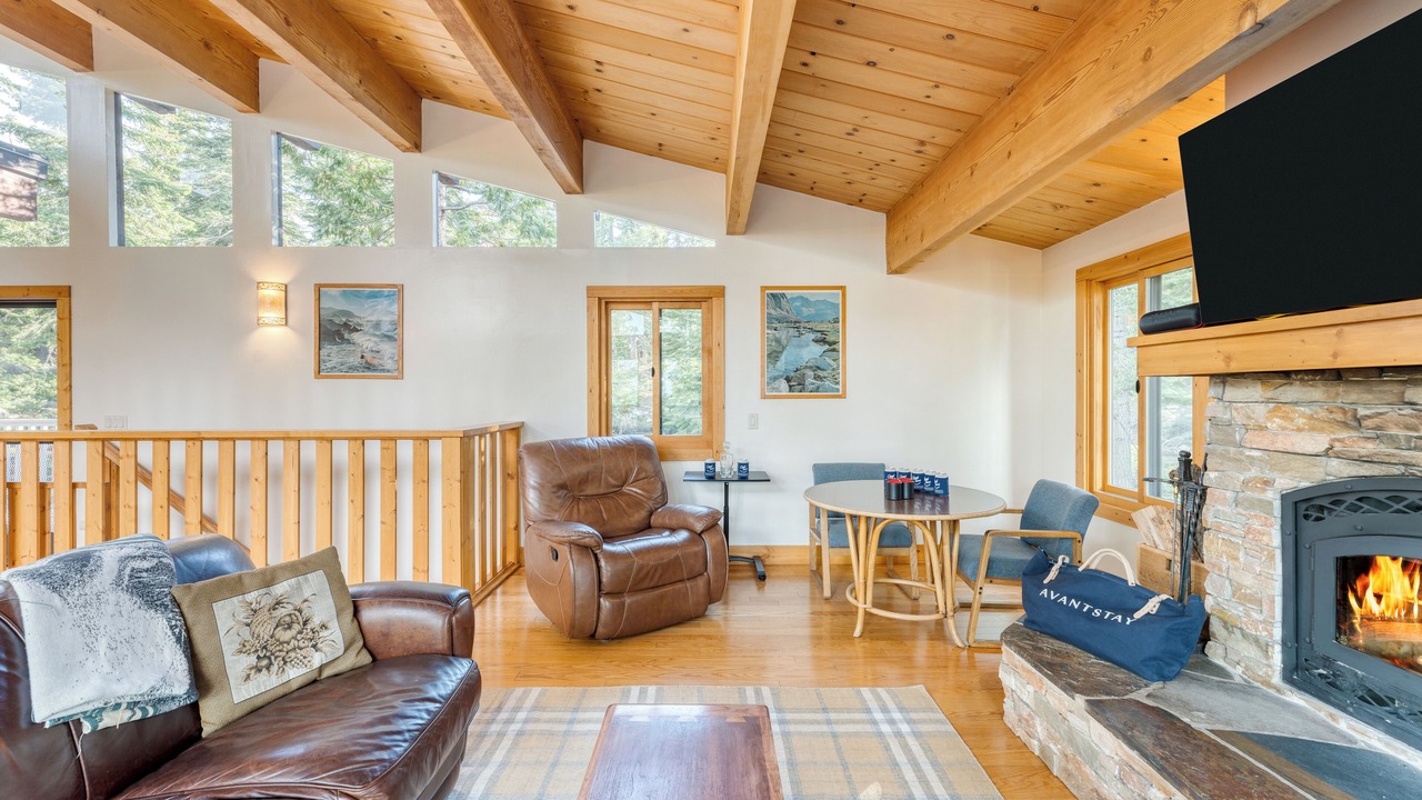 Photo of Livingroom in Tahoma