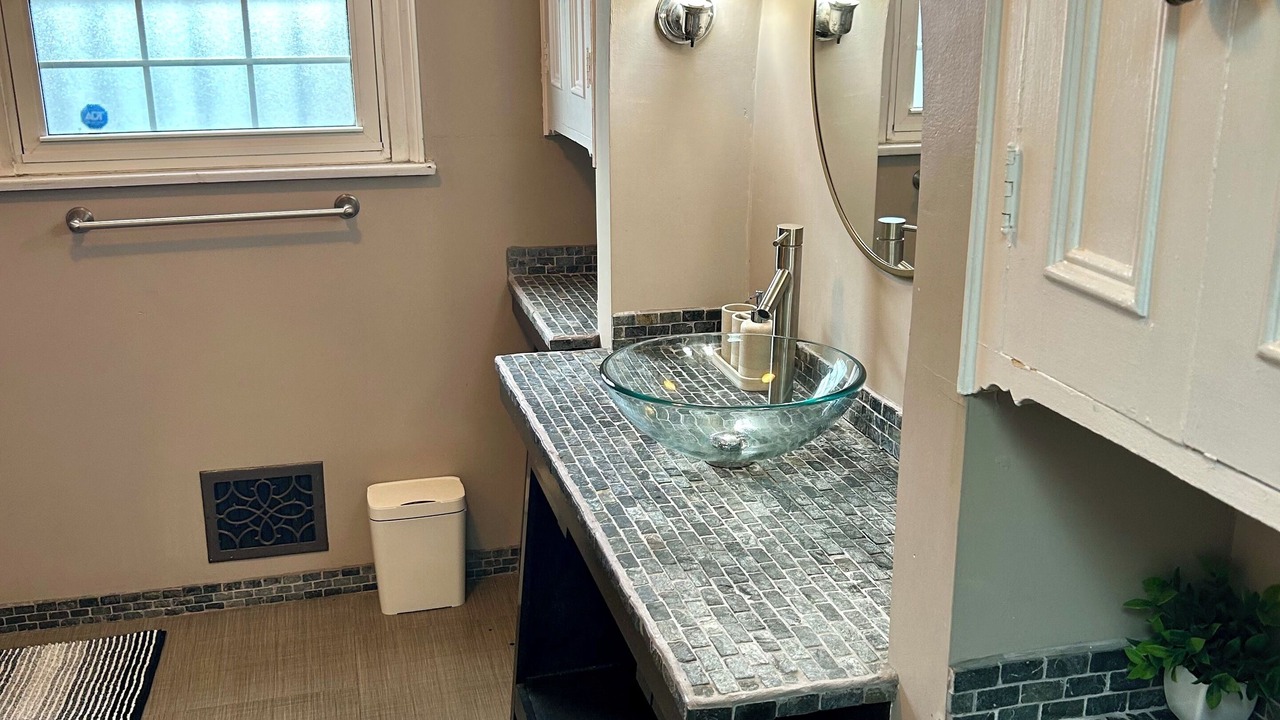 Photo of Bathroom in Los Angeles