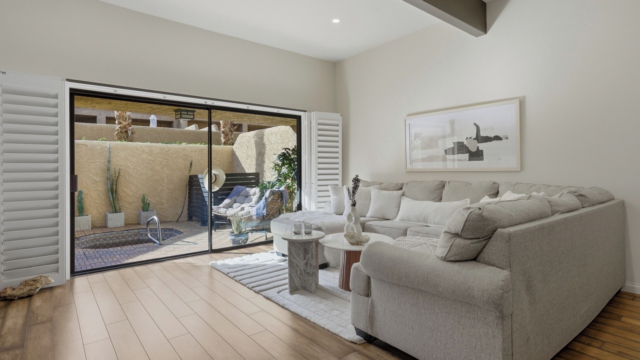 Photo of Livingroom in Palm Desert