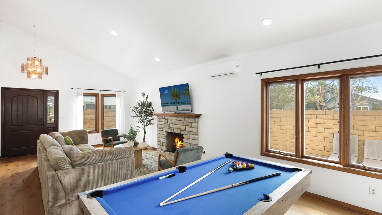 Photo of Livingroom in Midway City